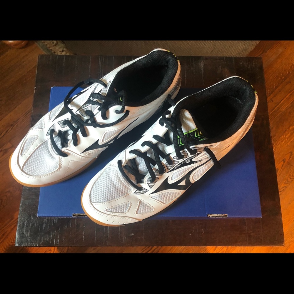 Women’s 9.5 Mizuno Cyclone Speed 2 Volleyball Shoes